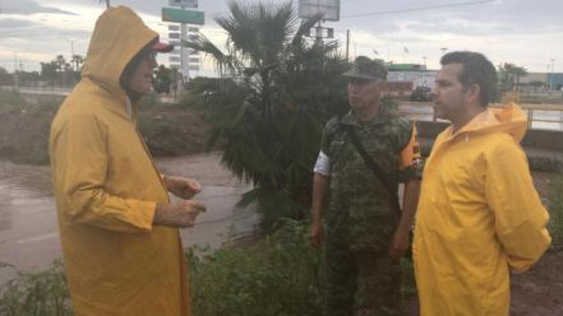 Fuertes lluvias provocan inundaciones en Los Mochis, Sinaloa; suspenden clases