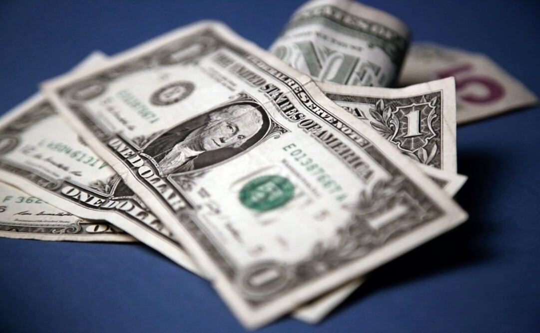 En bancos, el dólar regresa al nivel de los $20