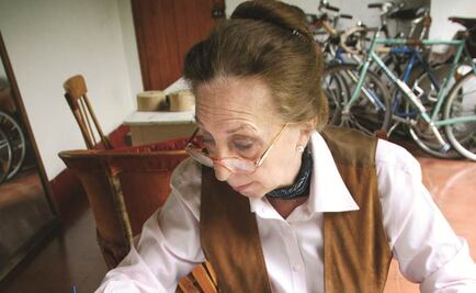 Amigos hacen el retrato de Paulina