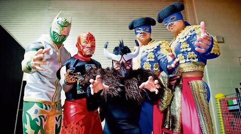 Como El Torito, Mascarita Dorada llegó a la WWE para robarse el protagonismo