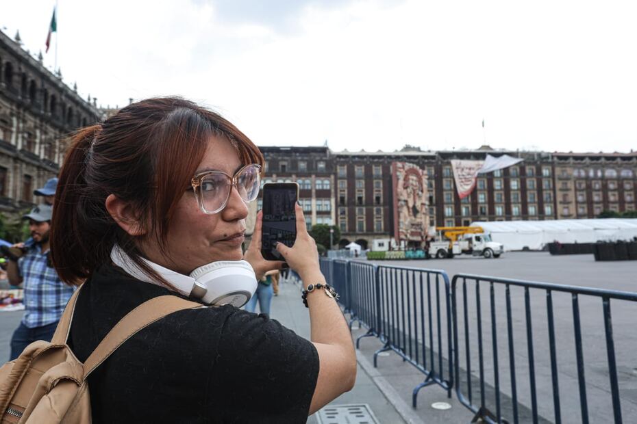 Visitantes y turistas se sorprenden de las piezas monumentales que serán utilizadas en el videomapping que será proyectado el próximo 11 de julio. (Foto: Gabriel Pano/ EL UNIVERSAL)