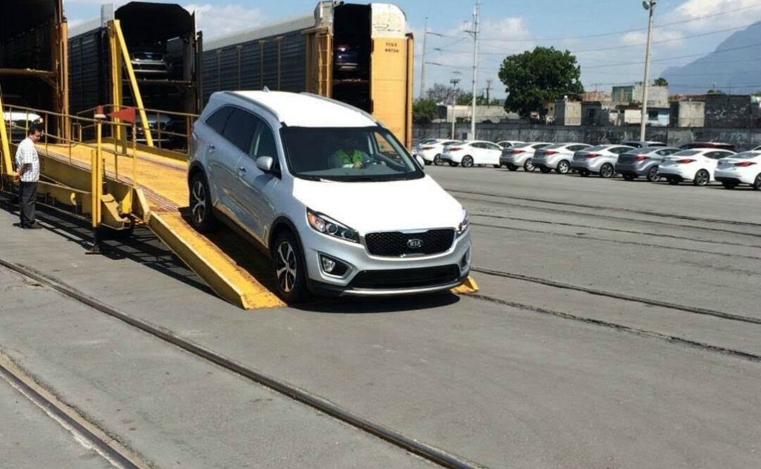 Via terrestre llegaron las primeras 269 unidades del Sorento 