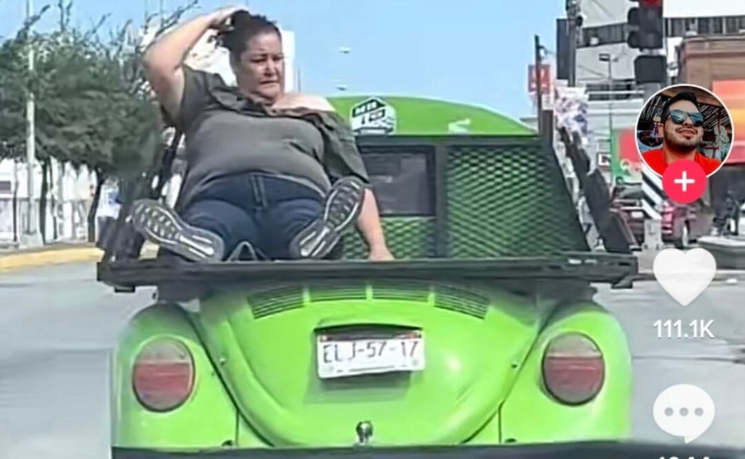 Ciudadanos de Chihuahua se sorprendieron al ver circular el vocho con asoleadero. Foto: TikTok (jonathancuevass)