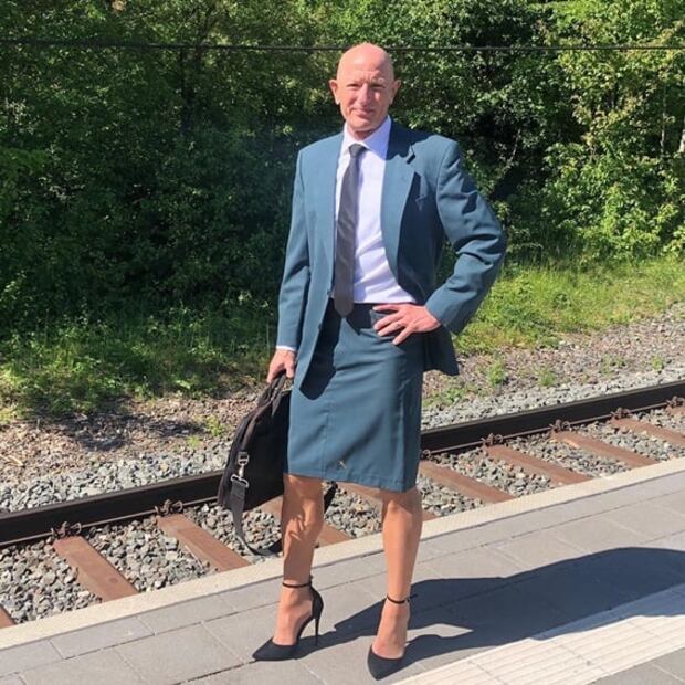 Mark Bryan: el hombre que se hizo viral por usar faldas y zapatillas