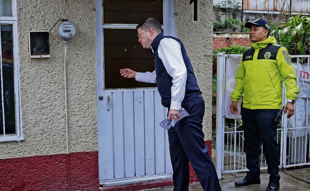 En el contexto de la estrategia La Policía Cerca de Ti, los mandos de la SSC acuden hasta los domicilios de los capitalinos para conocer sus demandas en materia de seguridad. Foto: Fernanda Rojas / EL UNIVERSAL