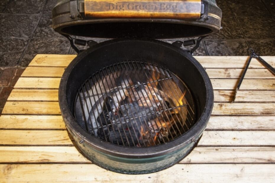 Limpia el asador y enciende el carbón sin complicaciones