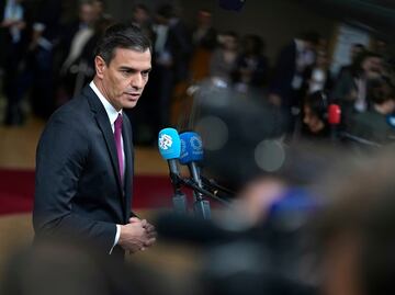 Pedro Sánchez descarta dimitir y convocar a elecciones tras escándalo de corrupción; oposición exige elecciones