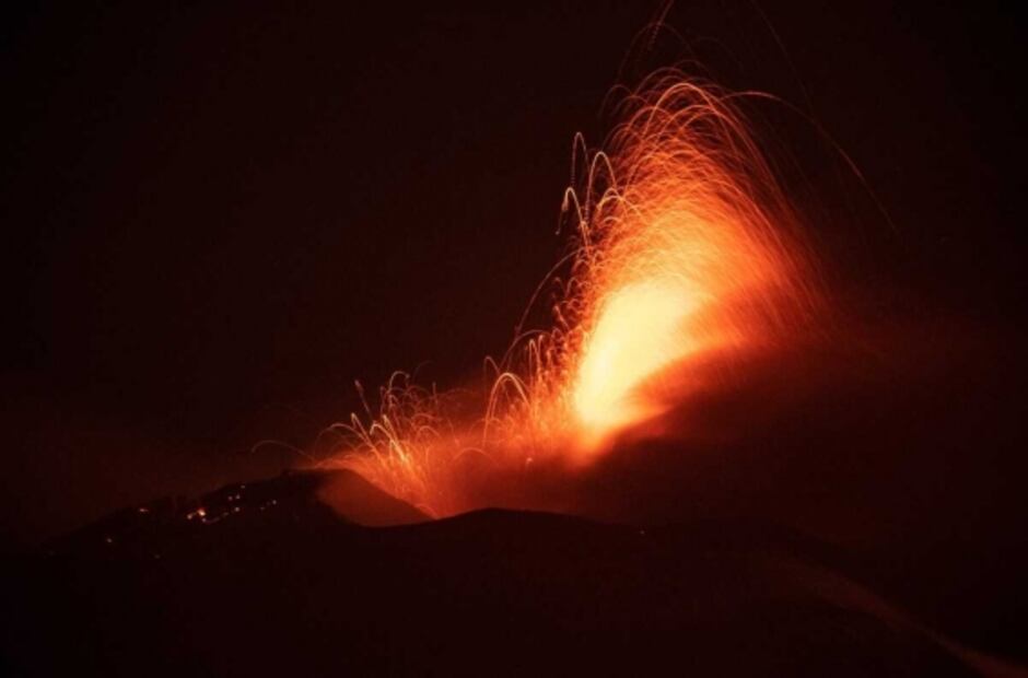 Con exposición fotográfica de erupción volcánica en la Palma, recaudan fondos para afectados