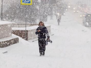 VIDEO: Nevadas en Rusia logran congelar hasta las pestañas de las personas