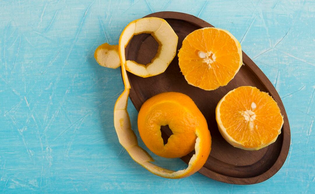 Utiliza la cáscara de naranja para darle un toque de sabor cítrico a tus postres. Foto: Freepik