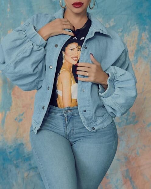 Jimena Sánchez homenajeó a Selena Quintanilla con esta coqueta playera