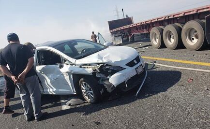 Mueren 2 en choque múltiple entre tráiler y 5 autos en Monterrey