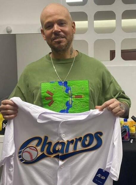 Residente muestra apoyo por los Charros de Jalisco.