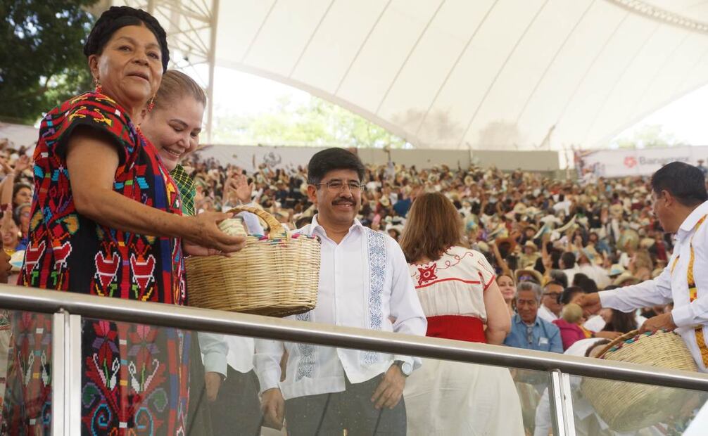 Hugo Aguilar asiste como invitado especial a la Guelaguetza en Oaxaca. Foto: Edwin Hernández/ EL UNIVERSAL