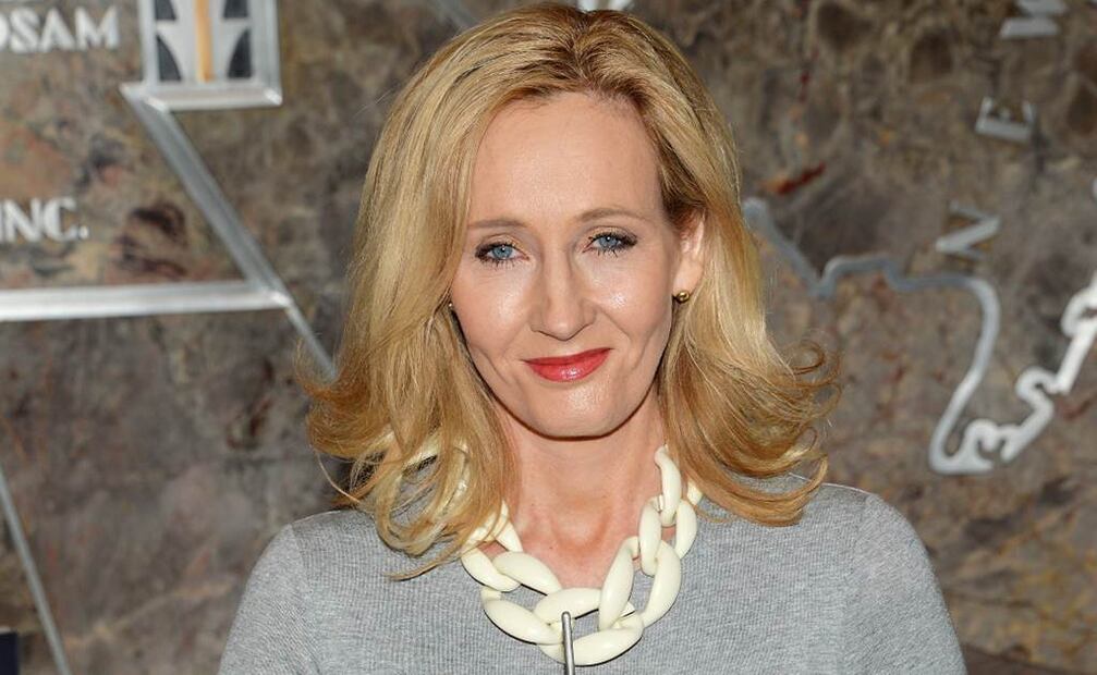 La autora de las populares aventuras del mago Harry Potter desarrolla en este trabajo una nueva trama de suspense. FOTO: Archivo/AP