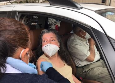 “Por fin podré abrazar a mis nietos”, dice doña Laura en centro de vacunación Móvil de Huixquilucan
