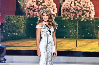 Por unos dólares, ofrecían a las misses ser damas de compañía