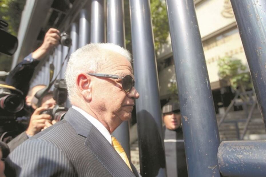 La política en el escándalo