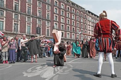 Viacrucis en Catedral cumple 17 años 
