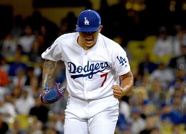 Aplauden actuación de Julio Urías en el Dodger Stadium