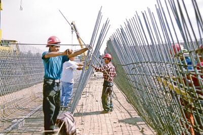 Constructoras irán a Bolsa para financiarse 