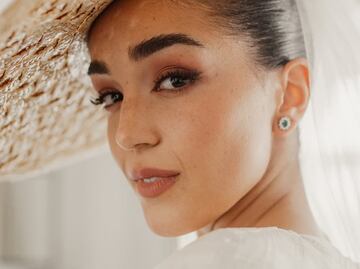 El espectacular vestido de novia de Ale Capetillo