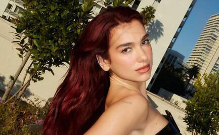 Las extravagantes zapatillas de Dua Lipa con forma de estrella