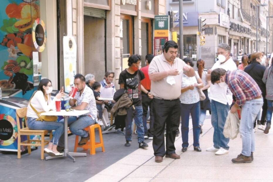 Cientos pasean en CDMX sin temor a tercera ola