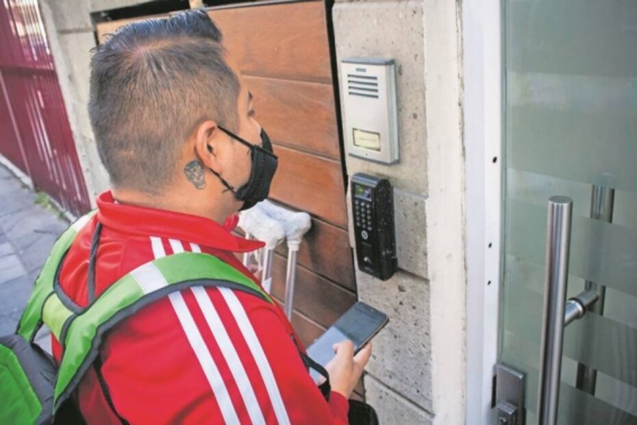 Así trabaja un repartidor de comida sin un pie