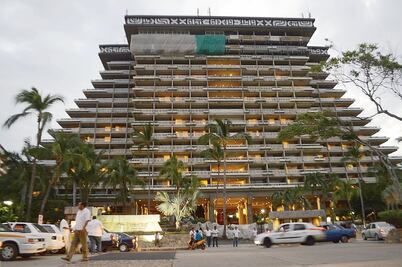 En Guerrero reciben como príncipes a maestros
