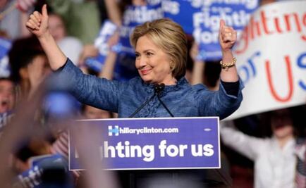 Clinton blasts Trump for cheering housing bubble burst