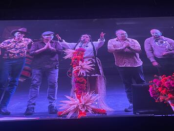 Lila Downs dedica concierto a su esposo fallecido Paul Cohen