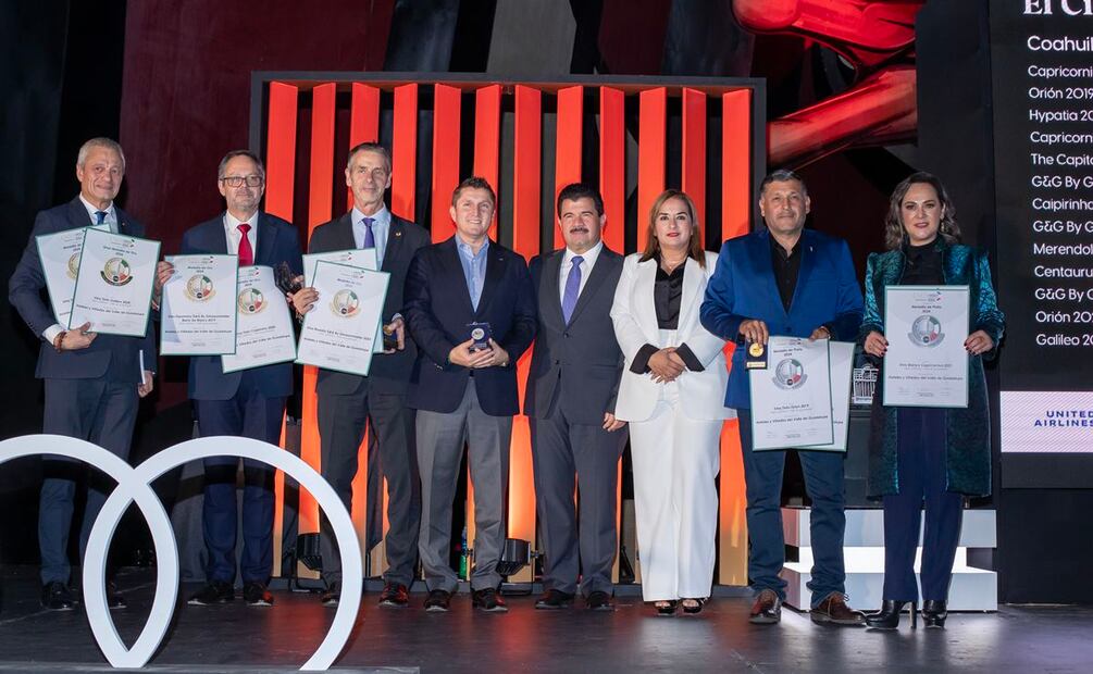 Baudouin Havaux, Rolf Meyer, Johan Verkammen, Edgar Casal Alvarez, Gustavo Ortega, Yolanda Zepeda, Jesús Rivera y Gina Estrada en la Premiación México Selection by CMB, presentado por Audi 2024. Foto: Edgar Silva Fuentes S. / EL UNIVERSAL