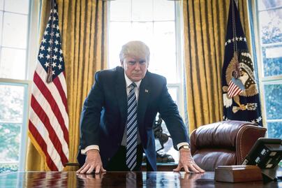 Demócratas piden a republicanos retomar pacto bipartidista para evitar cierre del gobierno; presiones de Trump frenaron plan inicial 