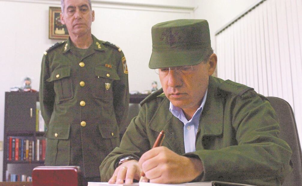 El expresidente Felipe Calderón (2006-2012) fue el primero de los mandatarios en declarar la guerra contra el narcotráfico; durante la transición de gobierno solamente se reunió tres veces con Vicente Fox (2000-2006). Fotos: ARCHIVO EL UNIVERSAL