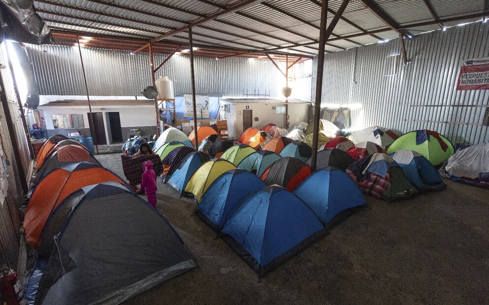 Migrantes varados en México buscan nuevo comienzo, después de que Trump eliminara la vía legal a EU. Foto: AP