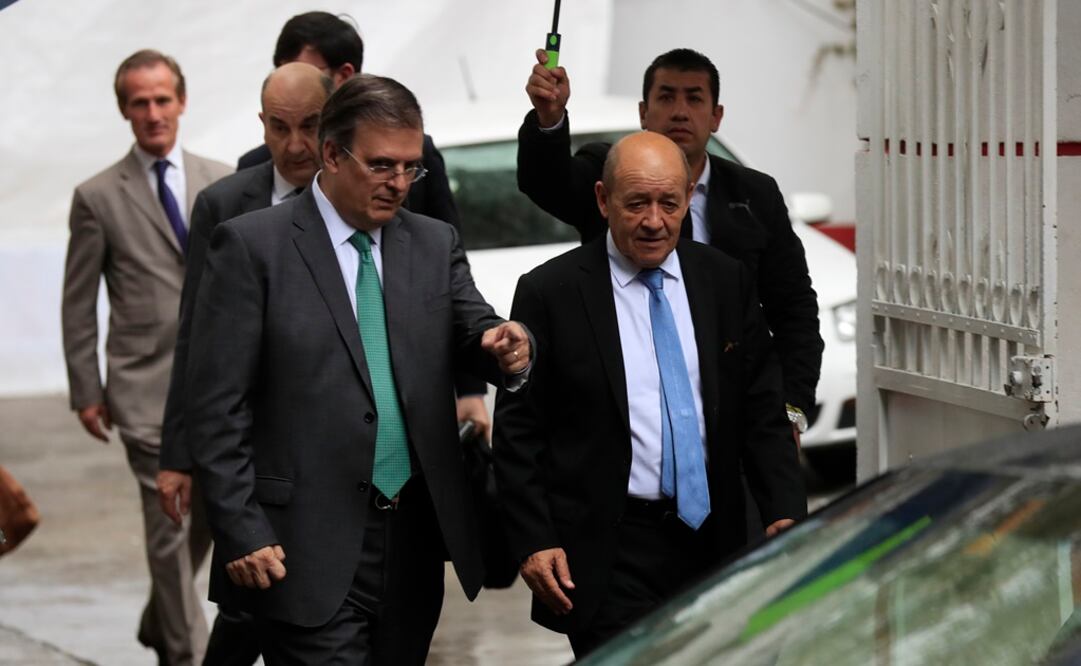 Marcelo Ebrard y el ministro del exterior de Francia, Jean-Yves Le Drian en la casa de transición. Foto: Archivo/EL UNIVERSAL