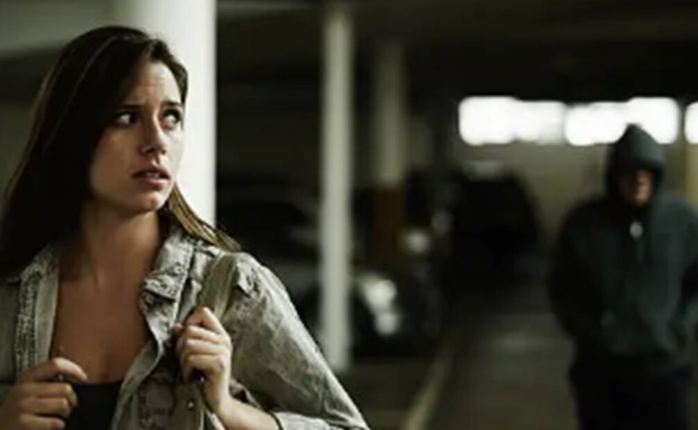 La Ley Valeria establece que el acecho ocurre cuando una persona realiza conductas repetidas sin consentimiento. Foto: Pixabay