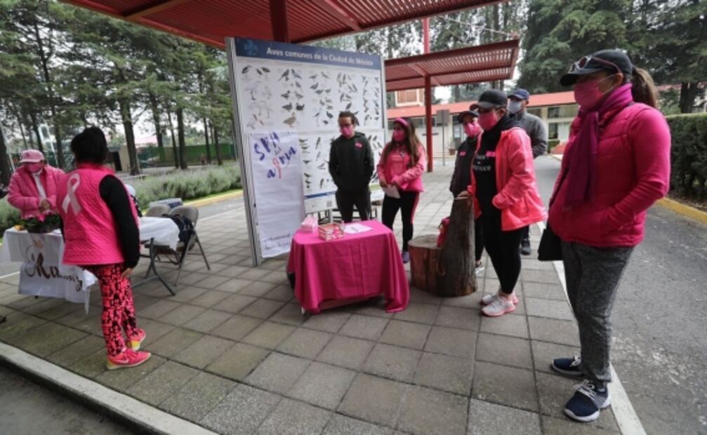 Realizan caminata rosa con causa para recaudar recursos contra el cáncer de mama