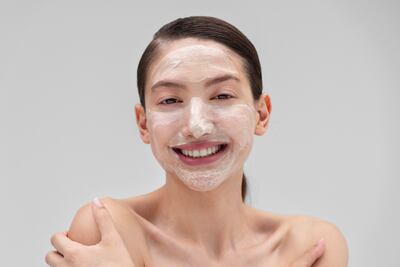 Cómo eliminar las manchas de la piel de manera natural