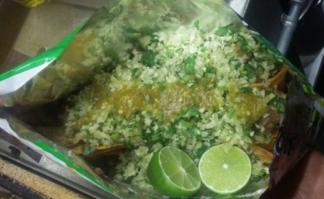 Además de las Tostitripas puedes encontrar tacos, lonches, pizza, burritos... Foto: Facebook Tacos Roman Tripa, Adobada y Barbacoa