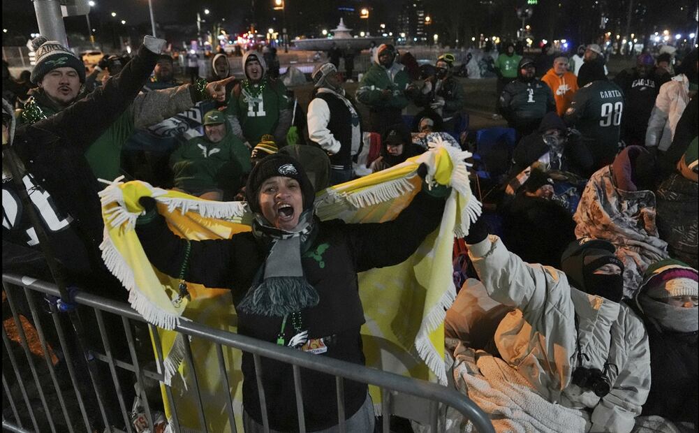 Miles de aficionados en Filadelfia celebran a los campeones del Super Bowl LIX. Foto: AP