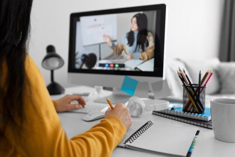 ¡Inscríbete ahora y empieza a crear tus propios mundos digitales! Fuente: Freepik.