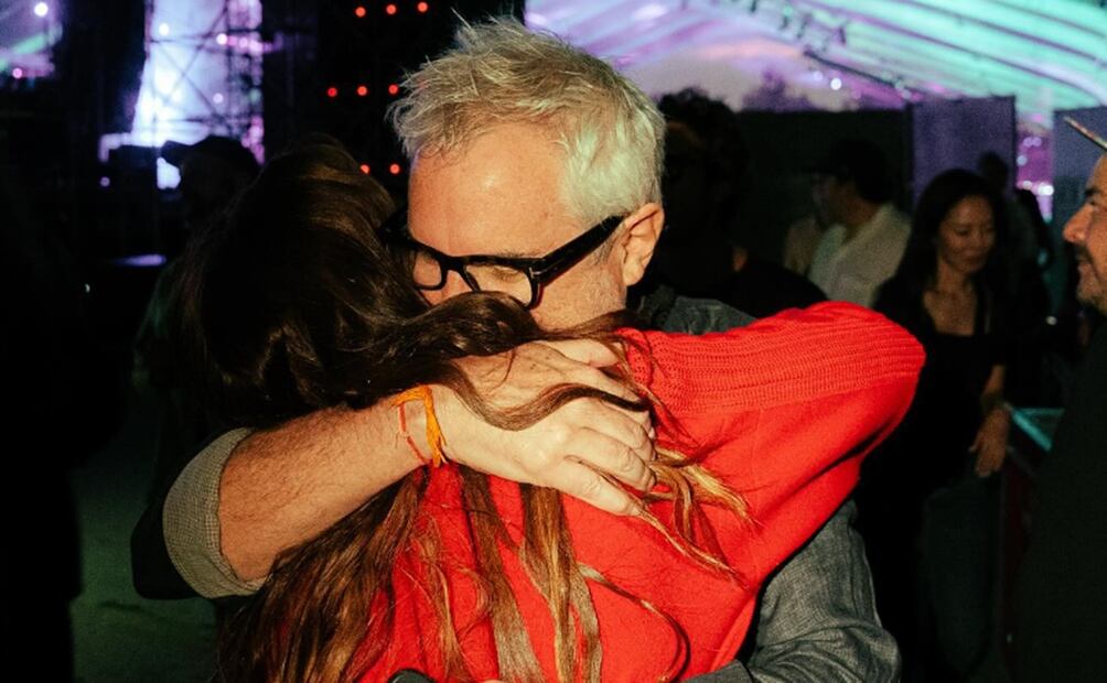 Alfonso Cuarón abraza a Bu, su hija.
FOTO: Instagram alfonsocuaron
