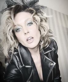 Fey impacta con foto sin maquillaje a sus 46 años