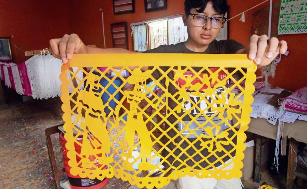 Aunque se apoyan en herramientas digitales para diseñar algunos patrones, cada pieza se elabora de forma artesanal. Foto: Omar Contreras / EL UNIVERSAL