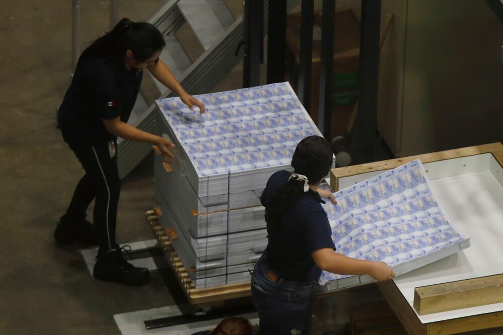 Empleados en la fabrica de billetes del Banco de México (Banxico) el 15 de julio de 2019 en El Salto, Jalisco / EFE