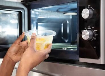 Comidas que no debes calentar en el microondas