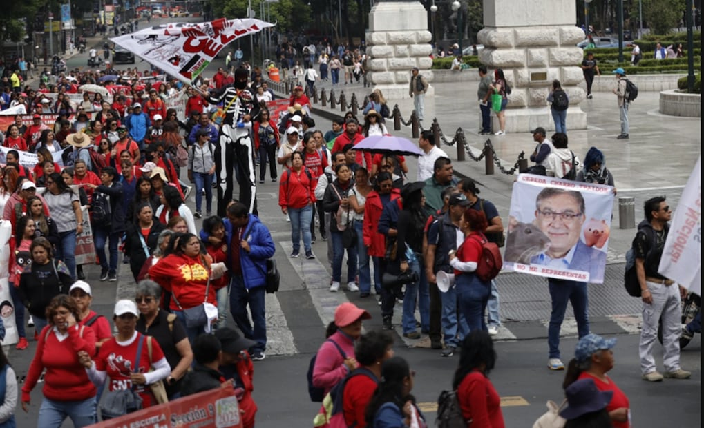 Integrantes de la Sección 9 de la CNTE marcha del Hemiciclo a Juárez con rumbo a la SEP en la Ciudad de México, el jueves 10 de julio de 2025. Foto: Diego Simón Sánchez/EL UNIVERSAL