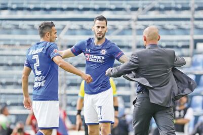 Despiertan Azules en casa; van invictos